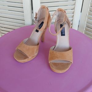 Nude Size 7W Nude Heels